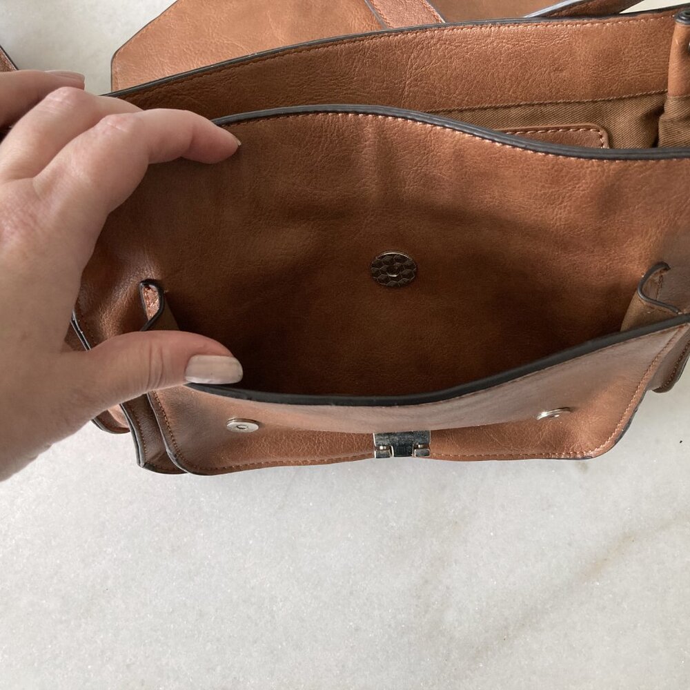 Le Chateau tan brown satchel crossbody bag / purse with buckles, messenger style - Picture 6 of 11